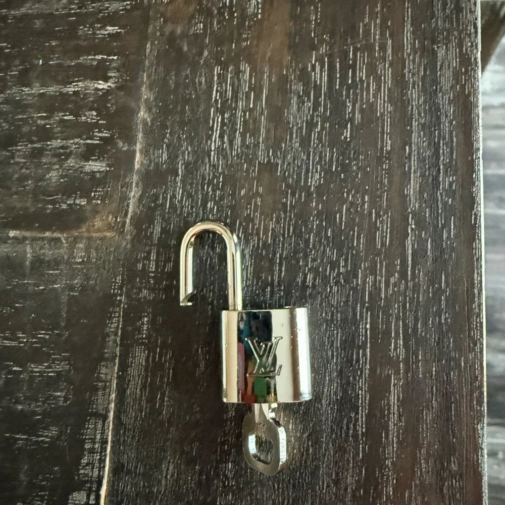 - LV Silver Lock and Key #307 - Picture 2 of 3